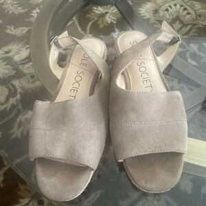 SOLE/SOCIETY Womens sandals. Dolmen Dune Cow Suede, Back Strap Sandal.8.5 Eur 39